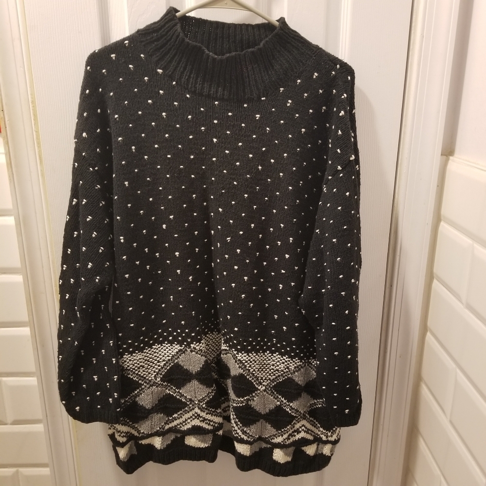 Vintage Liz Clabourn  Liz & CO Women's Black and White Patterned Sweater